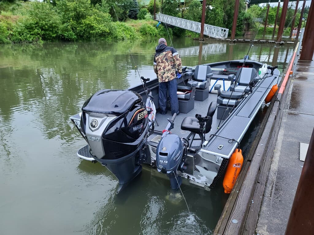 23' Willie Raptor on the water with Yamaha Vmax motors